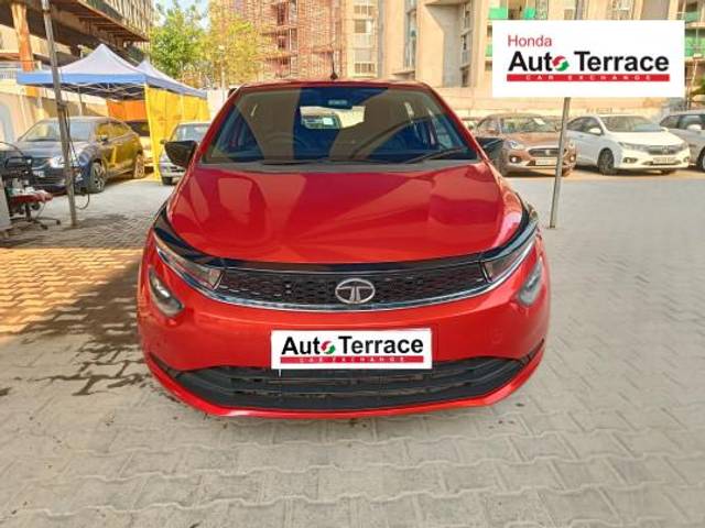 https://images10.gaadi.com/usedcar_image/4495976/original/588381f8dd698cf65ba33fb1c8d055a9.jpeg?imwidth=6400