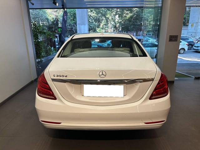 https://images10.gaadi.com/usedcar_image/4495995/original/processed_9013dbbd13dfa036e5c15237bb8b9a38.jpeg?imwidth=6402