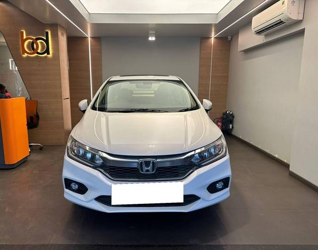 https://images10.gaadi.com/usedcar_image/4496002/original/processed_451f669584a21eefab28aefa75d81514.jpeg?imwidth=6400