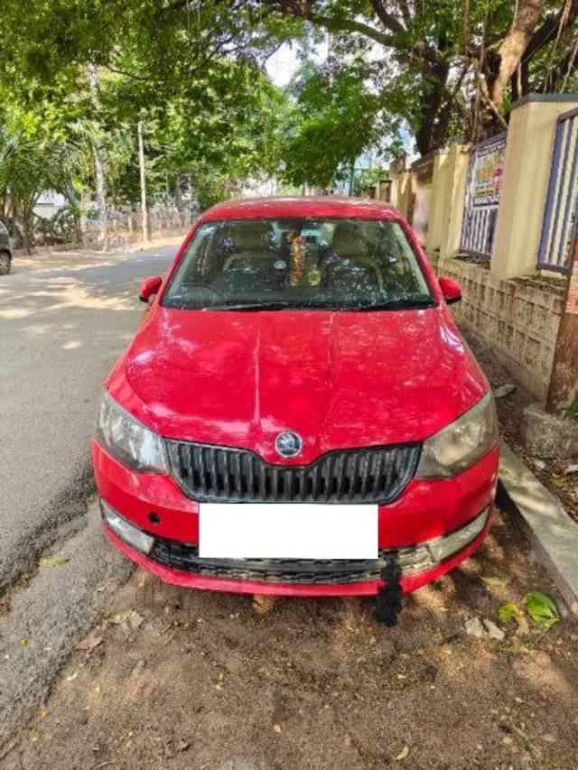 https://images10.gaadi.com/usedcar_image/4496218/original/processed_594f45cf-6dd7-4637-8fdd-016dec9f49d3.jpg?imwidth=6400