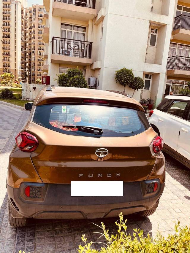 https://images10.gaadi.com/usedcar_image/4496324/original/processed_82300e95-4892-4064-9aee-23544a5c6e5a.jpg?imwidth=6401