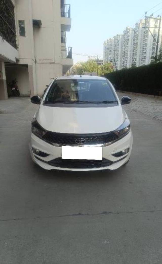 https://images10.gaadi.com/usedcar_image/4496492/original/processed_186bc969-c172-445e-a15a-e0be3307ca26.jpg?imwidth=6400