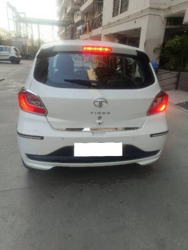 https://images10.gaadi.com/usedcar_image/4496492/original/processed_4a943b77-c4a1-4739-8276-f92d1d7fef67.jpg?imwidth=6402