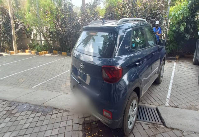 https://images10.gaadi.com/usedcar_image/4496536/original/df1c3f32-6588-4d21-ba39-db1e5528dad9.?imwidth=6402
