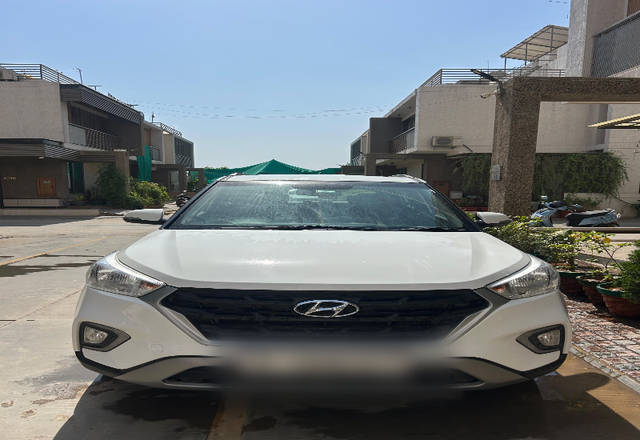 https://images10.gaadi.com/usedcar_image/4496540/original/c1d3080d-44c4-4697-91f5-b2c2bd957673.?imwidth=6400