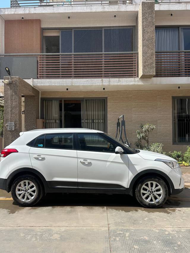 https://images10.gaadi.com/usedcar_image/4496540/original/c92a5c7c-fefa-478d-8173-1bc0a35a5341.jpg?imwidth=6402