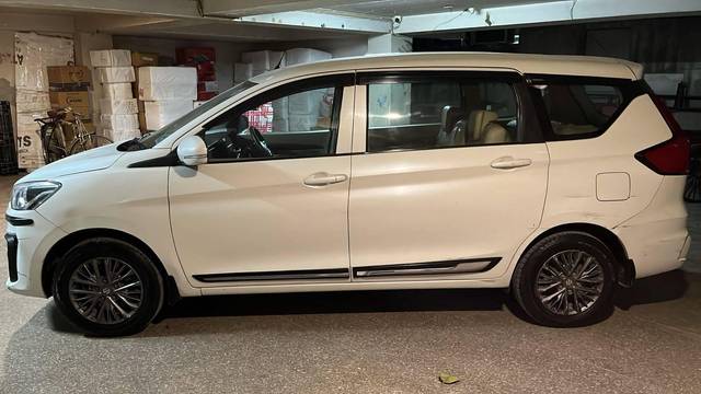 https://images10.gaadi.com/usedcar_image/4496564/original/processed_791ff0b9-1cdb-4f41-9896-4f85887aea6a.jpg?imwidth=6401