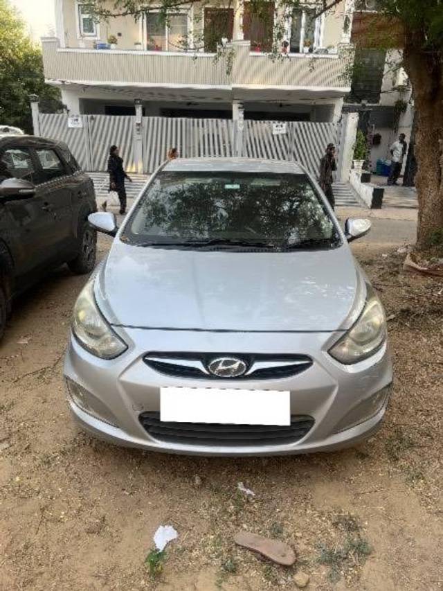 https://images10.gaadi.com/usedcar_image/4496607/original/processed_04d6b3b3-599d-4056-8797-30dfd85dd6f5.jpeg?imwidth=6402
