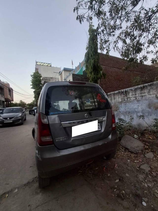 https://images10.gaadi.com/usedcar_image/4496713/original/processed_7316b268-725e-4599-93bb-250f29d83c6d.jpg?imwidth=6400