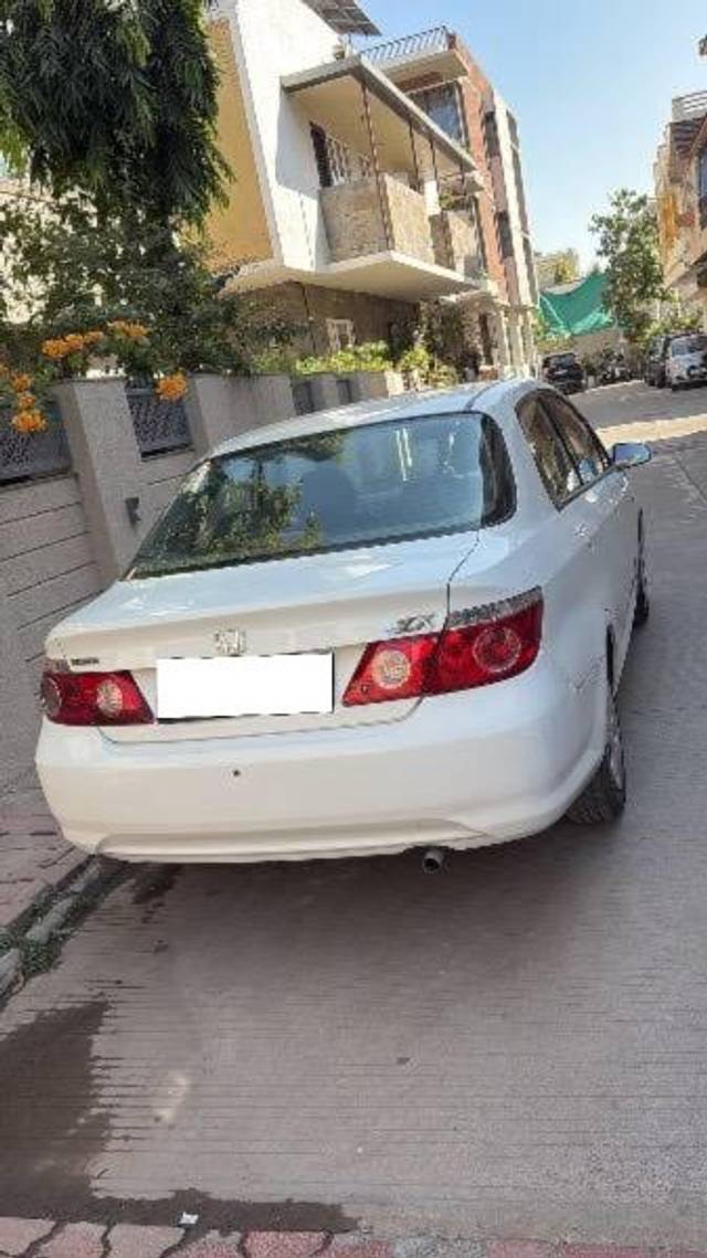 https://images10.gaadi.com/usedcar_image/4497005/original/processed_979c2188-fb20-438c-951d-4c00dfa3a8d9.jpeg?imwidth=6401