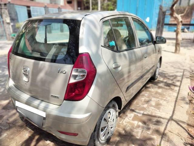 https://images10.gaadi.com/usedcar_image/4497415/original/processed_b2ce2928-7889-4570-b326-43f82e71868a.jpg?imwidth=6401