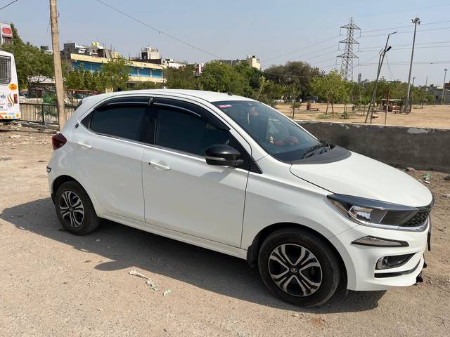 https://images10.gaadi.com/usedcar_image/4497479/original/3529f139-6c34-43ea-9e06-88bc0ef3d01b.jpg?imwidth=6400