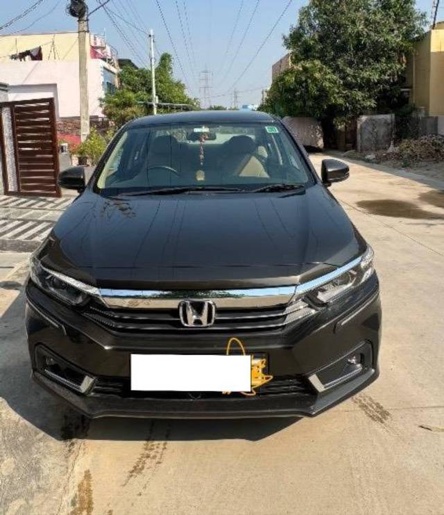 https://images10.gaadi.com/usedcar_image/4497493/original/processed_4368360d-d1bc-4c5e-93cb-a1617cc1b9f6.jpeg?imwidth=6400