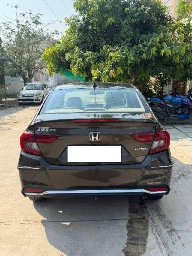 https://images10.gaadi.com/usedcar_image/4497493/original/processed_c4c3c869-067b-4ce3-8452-700d9c8a3337.jpeg?imwidth=6401