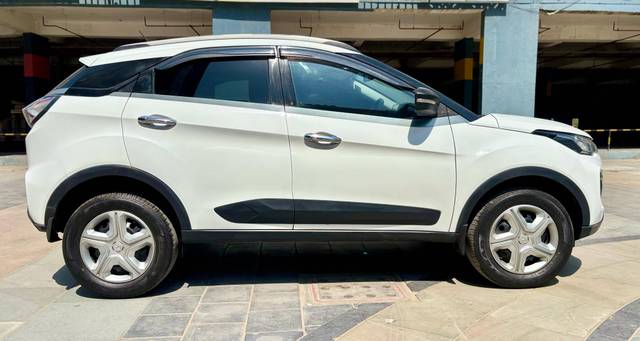 https://images10.gaadi.com/usedcar_image/4497505/original/processed_9156b5f40392b6c28285a38f6478eb55.jpg?imwidth=6401