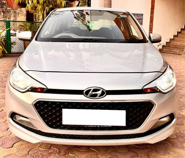 https://images10.gaadi.com/usedcar_image/4497507/original/processed_626ef1f39af336122cd018a74869816c.jpg?imwidth=6400