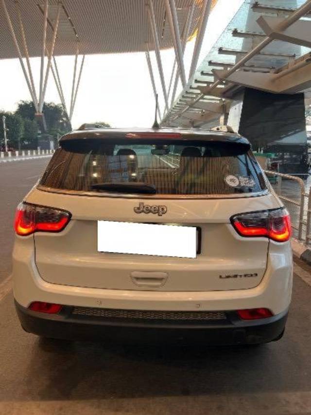 https://images10.gaadi.com/usedcar_image/4497553/original/processed_3e683d9d-1477-4304-bb31-fd329deb5f90.jpeg?imwidth=6401