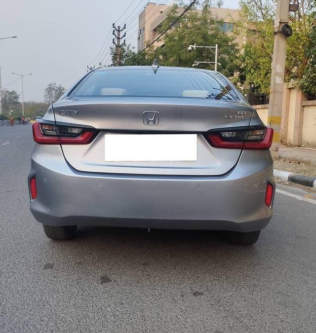 https://images10.gaadi.com/usedcar_image/4497578/original/processed_db801fa394bbc0f2d9a51c0fae366bd0.jpg?imwidth=6401