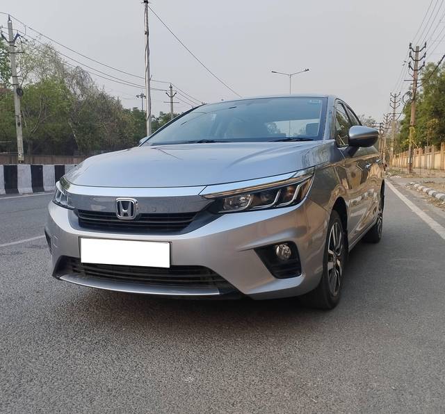 https://images10.gaadi.com/usedcar_image/4497578/original/processed_de542d2e4ecdc77a930a6287b6f8d280.jpg?imwidth=6402