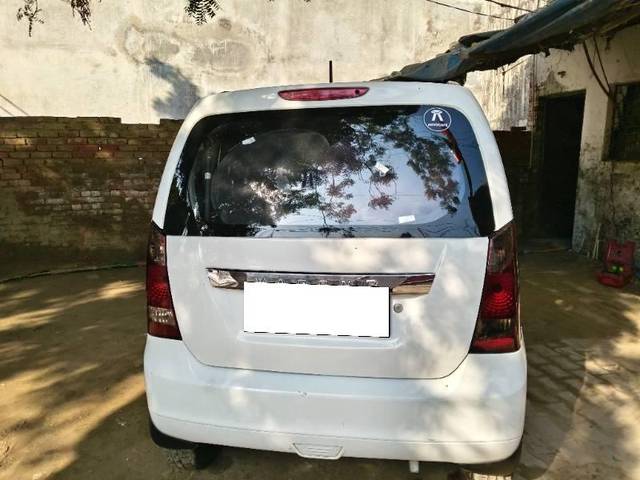 https://images10.gaadi.com/usedcar_image/4497618/original/processed_08c162ce-899c-46e7-bea7-9bc2a1a79897.jpg?imwidth=6401