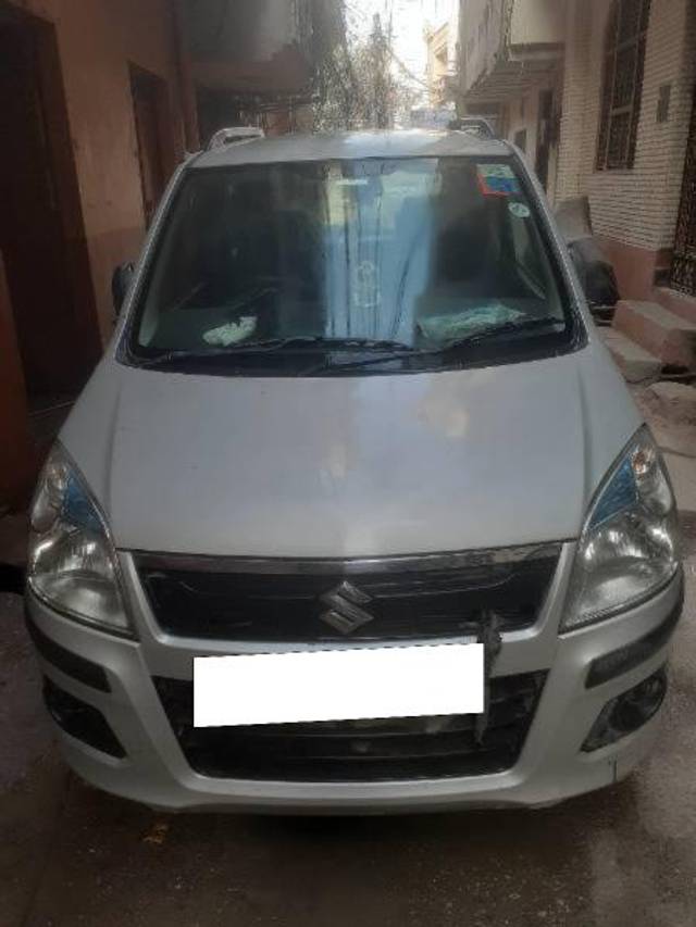 https://images10.gaadi.com/usedcar_image/4497632/original/processed_179e0943-de78-42ff-ab2e-4469784da2c9.jpg?imwidth=6402