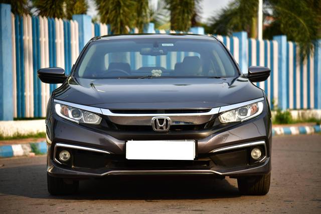 https://images10.gaadi.com/usedcar_image/4497777/original/processed_c63ea982608fdddcbb24058b21cb43f9.jpg?imwidth=6400