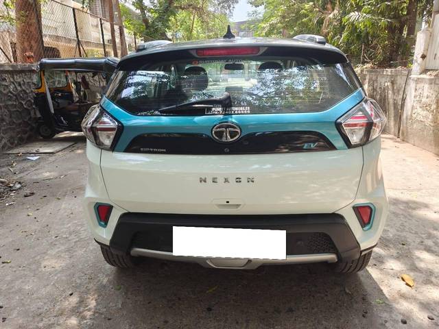 https://images10.gaadi.com/usedcar_image/4497843/original/processed_8b6973a3f884d993fd1251b7bdba3992.jpg?imwidth=6402