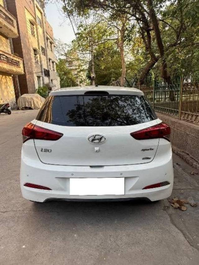 https://images10.gaadi.com/usedcar_image/4498000/original/processed_ebac183f-4672-4b5e-b952-38be02938ee0.jpeg?imwidth=6401