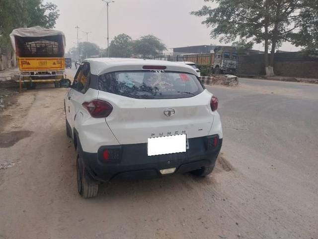 https://images10.gaadi.com/usedcar_image/4498014/original/processed_de709df9-3c23-4d3f-85e4-bf59dc6ba7cf.jpg?imwidth=6401