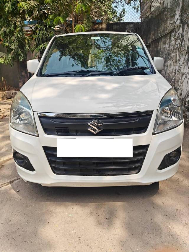 https://images10.gaadi.com/usedcar_image/4498154/original/processed_6a2a6a68-8a15-4232-bb2b-64aa355e4332.jpg?imwidth=6402