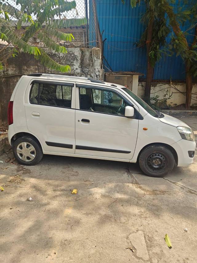 https://images10.gaadi.com/usedcar_image/4498154/original/processed_faa56d98-5947-44bf-aa30-b2230bf3669b.jpg?imwidth=6400