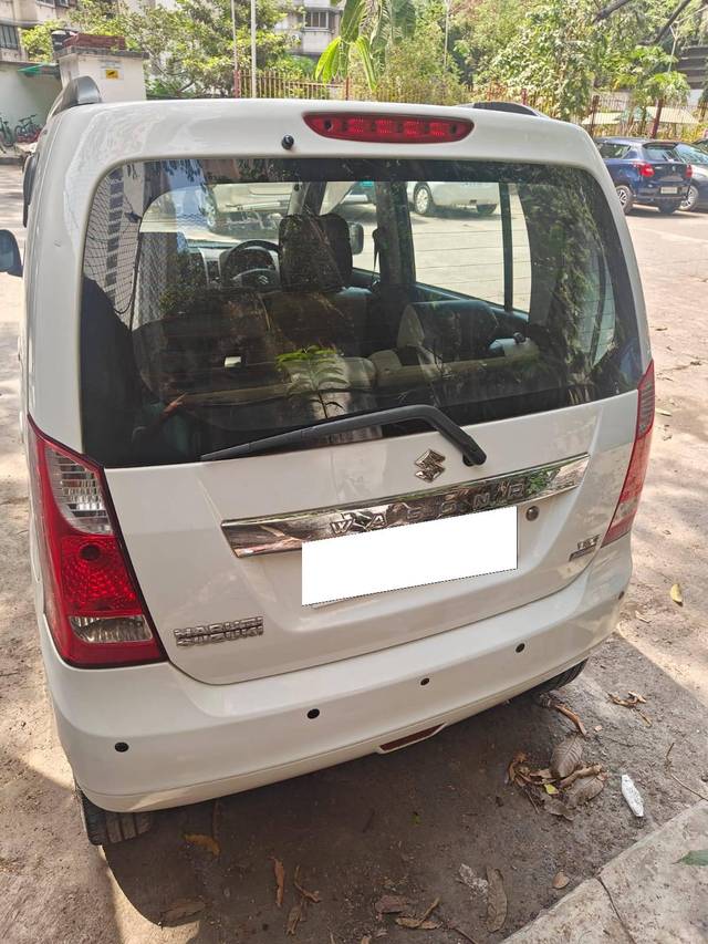 https://images10.gaadi.com/usedcar_image/4498154/original/processed_fea4d93f-35cf-4025-9950-3f9fb00d30e0.jpg?imwidth=6401