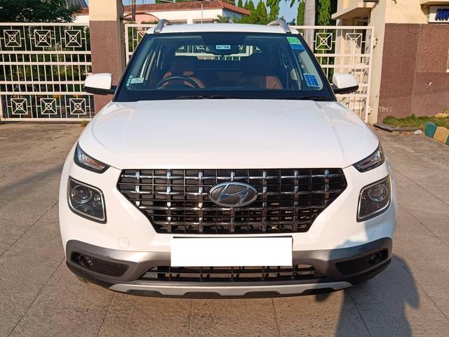 https://images10.gaadi.com/usedcar_image/4498199/original/processed_10459d0f87455377871abfb68b113bfd.jpg?imwidth=6400