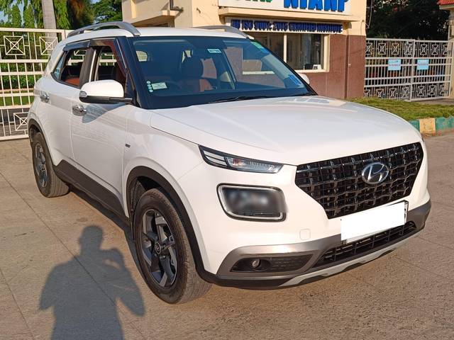 https://images10.gaadi.com/usedcar_image/4498199/original/processed_c2278bcd180a25cc9ba53e756f25d19c.jpg?imwidth=6401