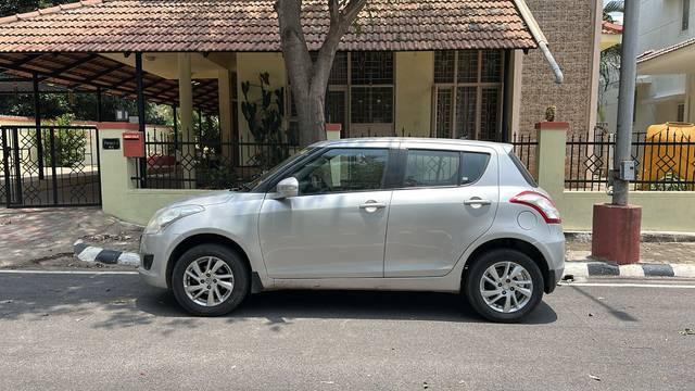 https://images10.gaadi.com/usedcar_image/4498323/original/c8ddda3e-23f7-4ce6-bae4-6b00f3afd8de.jpg?imwidth=6402