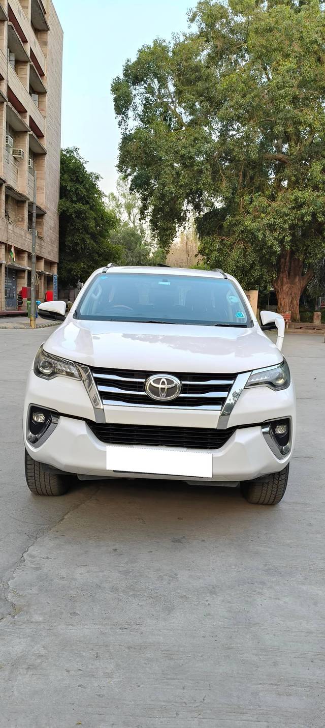 https://images10.gaadi.com/usedcar_image/4498525/original/processed_701a016325c5ede6e2ee0b7d29b90b17.jpg?imwidth=6400