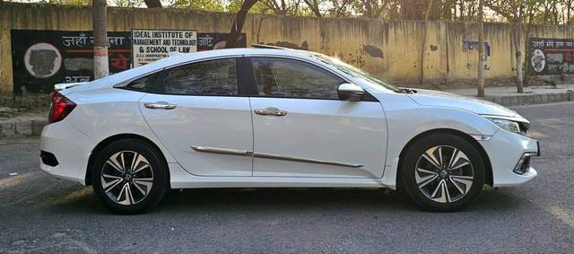 https://images10.gaadi.com/usedcar_image/4498543/original/processed_490b6cbf5a2328bf970f900257782ee1.jpg?imwidth=6401