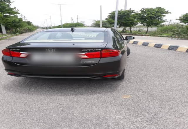 https://images10.gaadi.com/usedcar_image/4498607/original/8c03c81c-660b-4584-9e36-c81c0a5a446e.?imwidth=6401