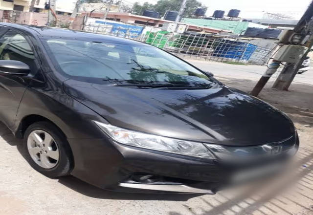 https://images10.gaadi.com/usedcar_image/4498607/original/b5b196f7-51e2-4748-86ad-7fecc1765298.?imwidth=6400