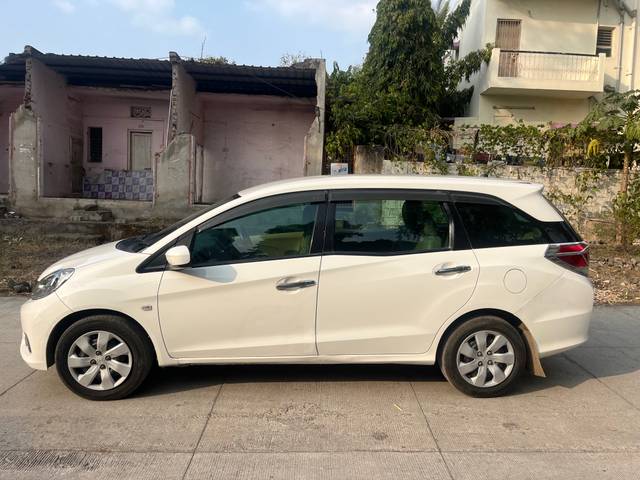 https://images10.gaadi.com/usedcar_image/4498EC38-C070-422F-89D0-C8ED481B78E9/original/6ef697ef-2539-4987-854f-0bf117470319.jpg?imwidth=6401