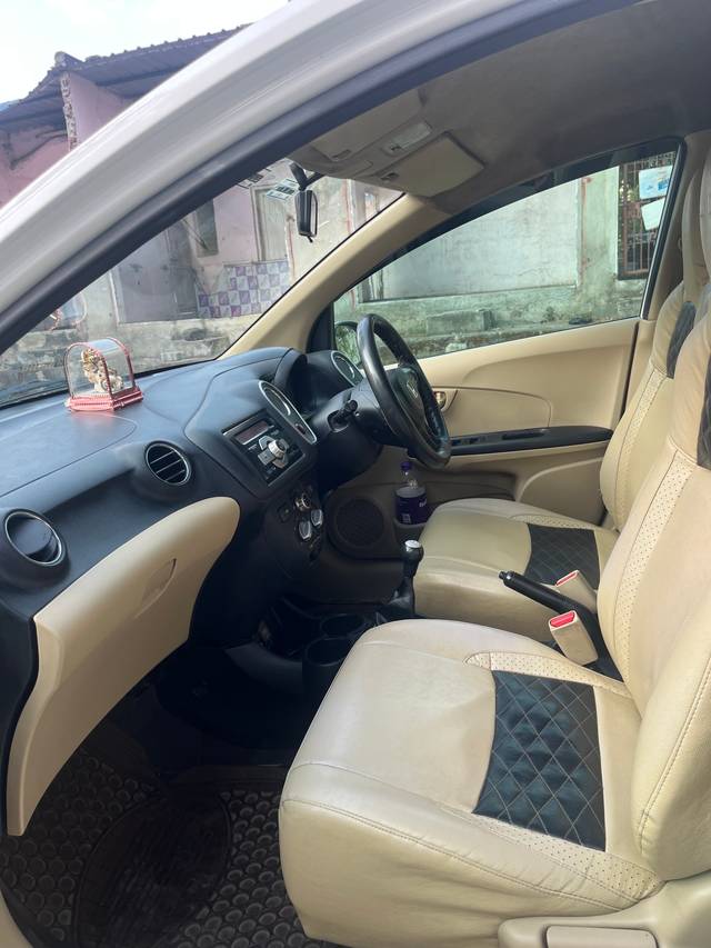 https://images10.gaadi.com/usedcar_image/4498EC38-C070-422F-89D0-C8ED481B78E9/original/b876b6cd-ec91-4a67-9b99-86444e29aa90.jpg?imwidth=6402