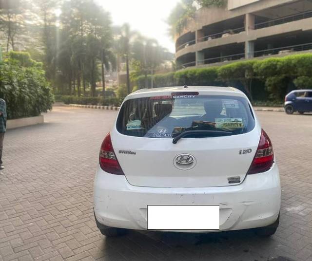 https://images10.gaadi.com/usedcar_image/4499296/original/processed_6541e986-563f-4f5f-8571-bec7491f9f08.jpg?imwidth=6401