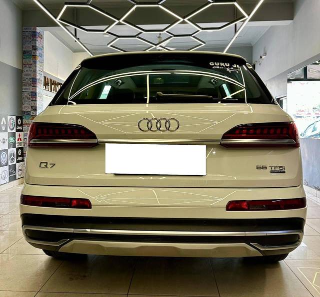 https://images10.gaadi.com/usedcar_image/4499324/original/processed_1cce9ea80d9508eaaae46a051add3458.jpg?imwidth=6401