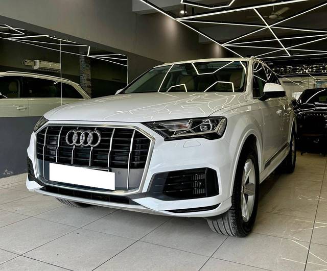 https://images10.gaadi.com/usedcar_image/4499324/original/processed_b8e3a6950fcbebb9557364b69d597c5e.jpg?imwidth=6402