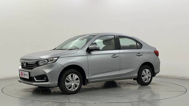 https://images10.gaadi.com/usedcar_image/4499759/original/090fc42f0fd199134f461eeb4f386617.JPG?imwidth=6400