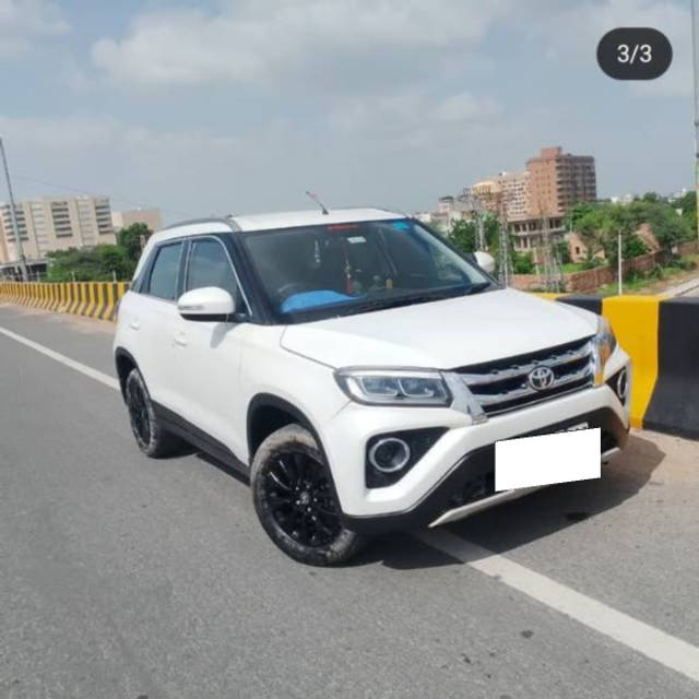 https://images10.gaadi.com/usedcar_image/4499857/original/processed_94d2b9d8-8224-4439-bfbe-41ef2e427fc3.png?imwidth=6401