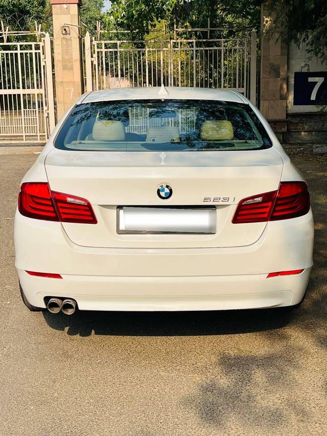 https://images10.gaadi.com/usedcar_image/4499992/original/processed_d183fda3a6285614f0ce59d7ea9b884f.jpg?imwidth=6401