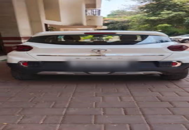 https://images10.gaadi.com/usedcar_image/4500208/original/09dae858-1546-4c83-8281-a1991a21d05c.?imwidth=6402