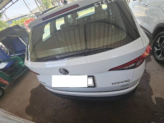 https://images10.gaadi.com/usedcar_image/4500609/original/processed_37d40db4-6eaf-4621-beae-8428c16228a8.jpeg?imwidth=6402