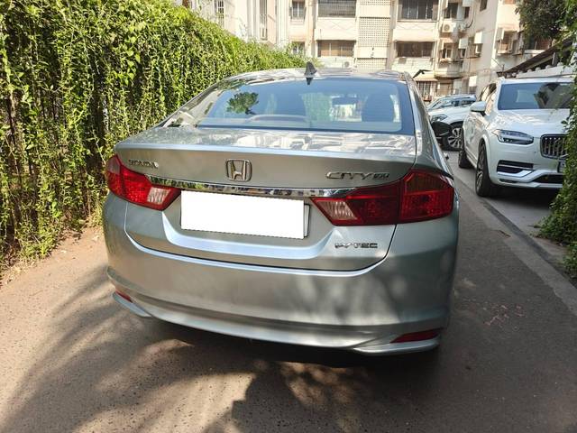 https://images10.gaadi.com/usedcar_image/4500727/original/processed_04ac2d7357e43c76107c65c3d4f4a093.jpeg?imwidth=6401